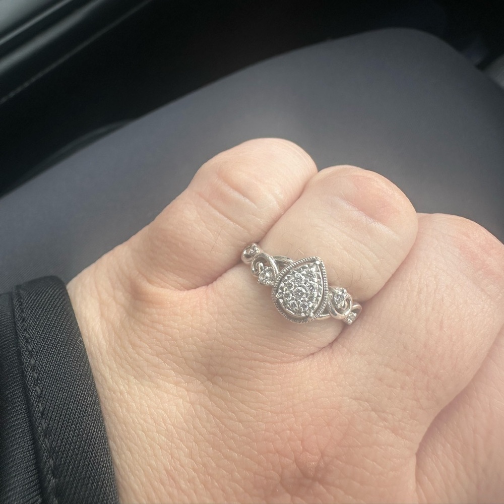 Beautiful size 6.5 13 diamond ring